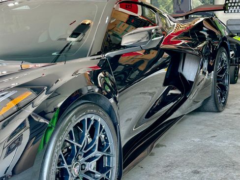 Used 2024 Chevrolet Corvette Z06 w/ Z07 Performance Package image 25