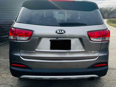Used 2016 Kia Sorento EX image 9