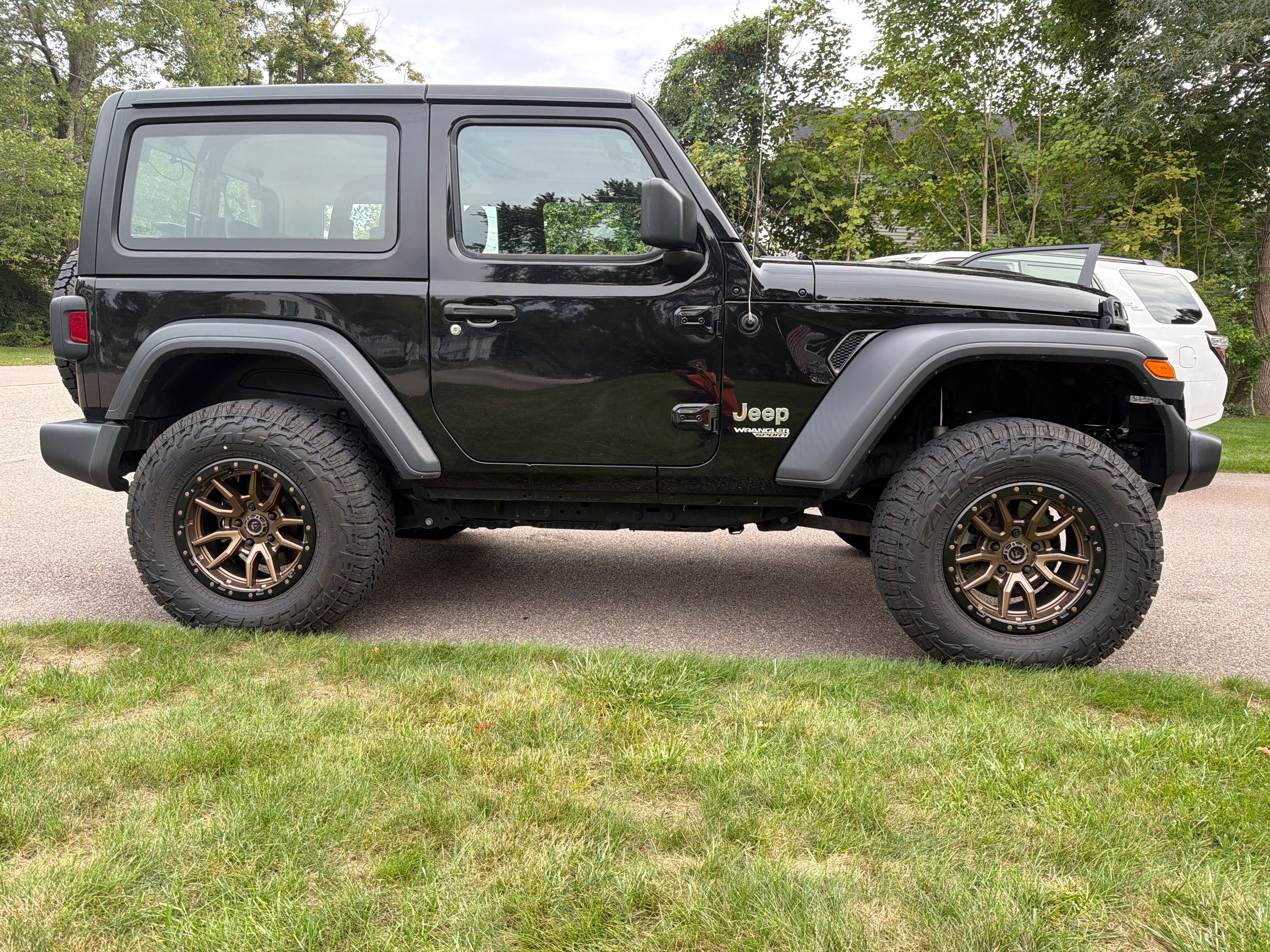 Used 2018 Jeep Wrangler Sport AWD/4WD image 9
