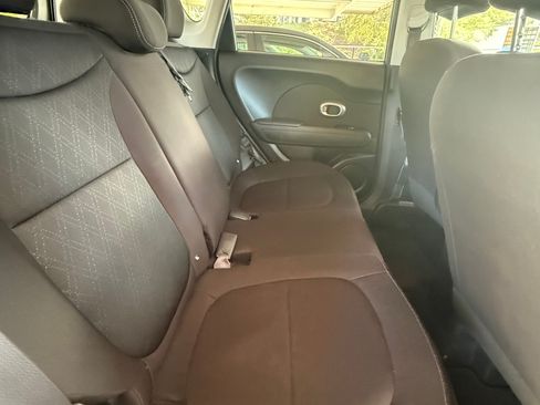 Used 2018 Kia Soul FWD image 12
