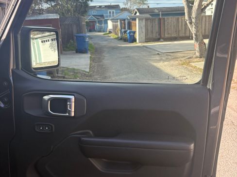 Used 2018 Jeep Wrangler Sport image 12