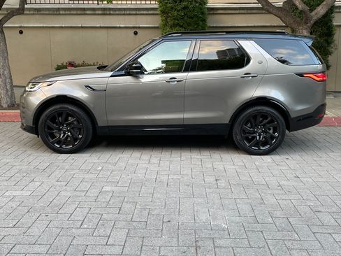 Used 2023 Land Rover Discovery HSE R-Dynamic AWD/4WD image 6