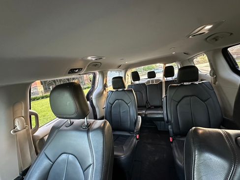 Used 2017 Chrysler Pacifica Touring-L FWD image 13
