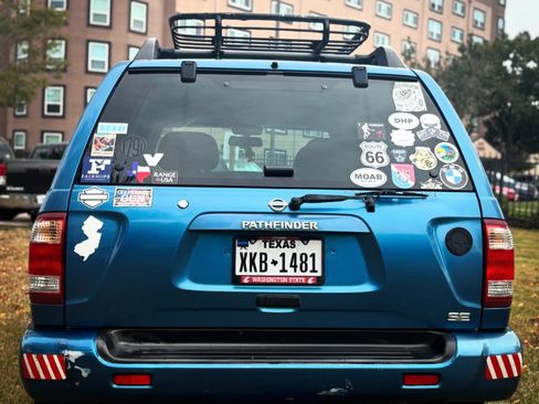 Used 2003 Nissan Pathfinder SE w/ SE Popular Pkg image 2