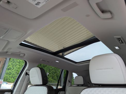 Used 2025 GMC Acadia Denali image 19