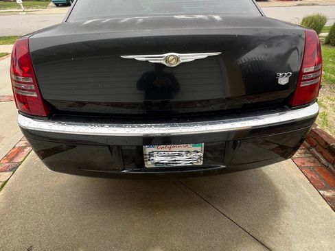 Used 2006 Chrysler 300 C w/ Protection Group II image 2