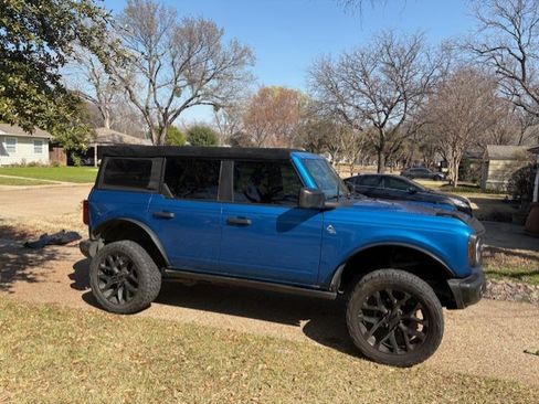 Used 2022 Ford Bronco Black Diamond image 10