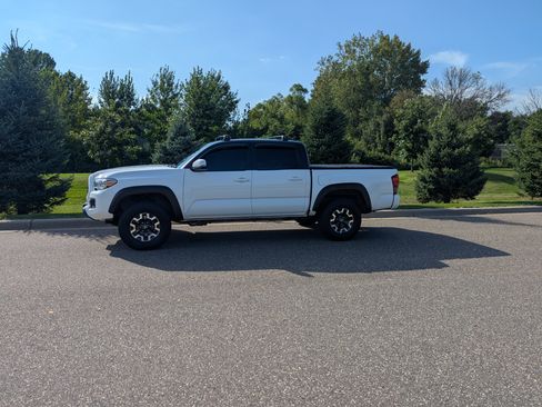 Used 2019 Toyota Tacoma TRD Off-Road image 13