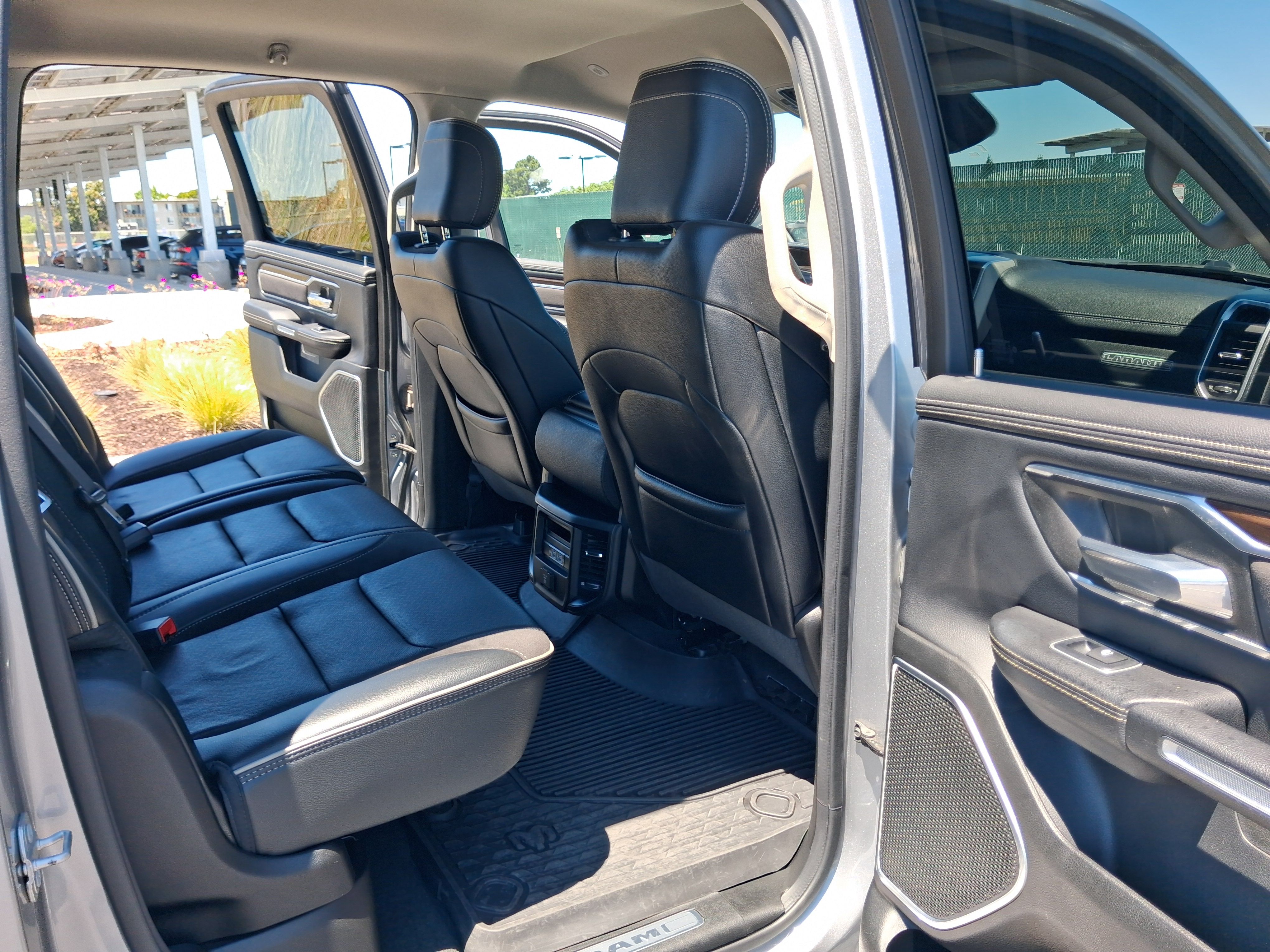 Used 2022 RAM 1500 Laramie AWD/4WD image 13