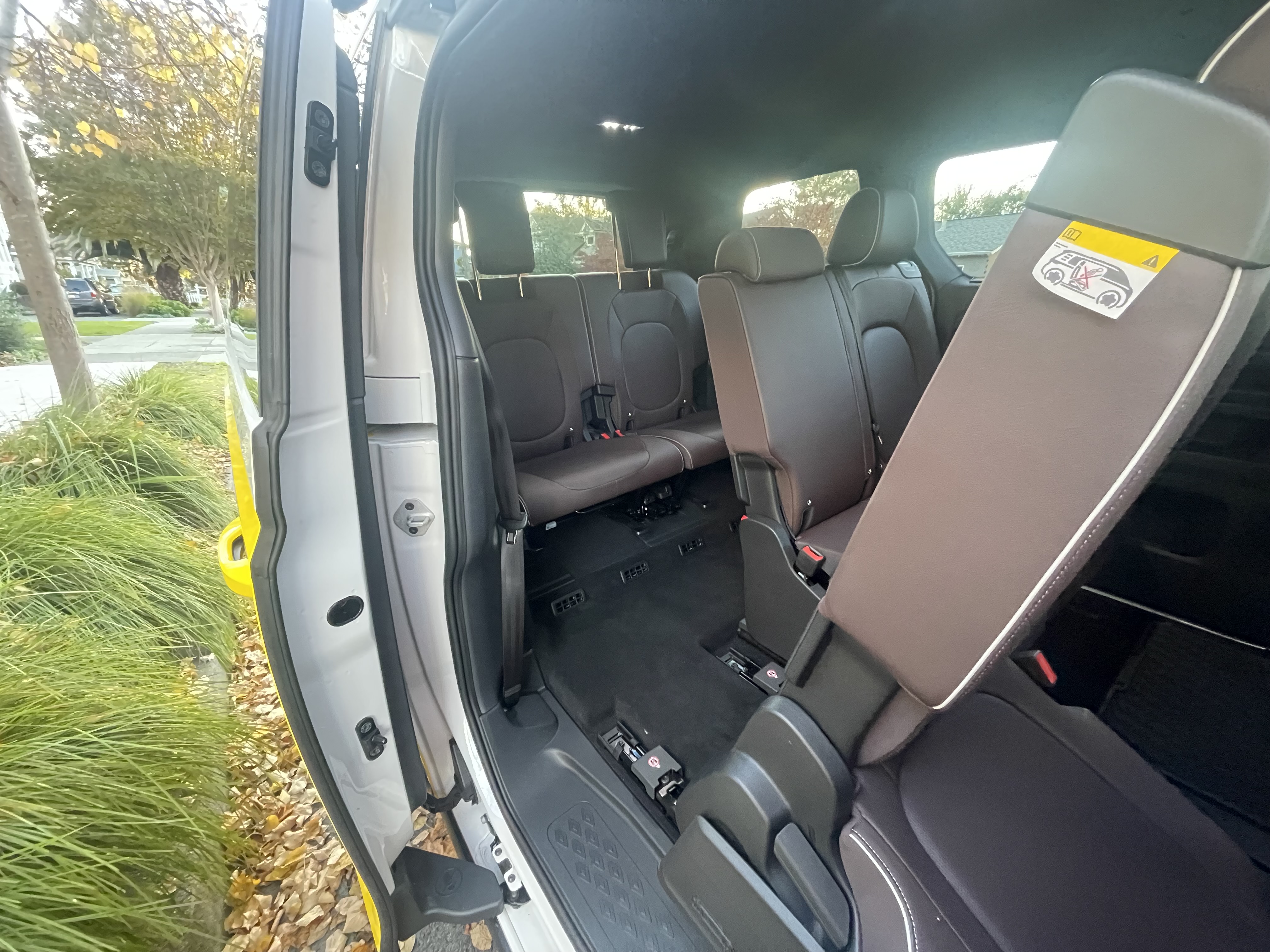 Used 2025 Volkswagen ID. Buzz Pro S RWD image 22