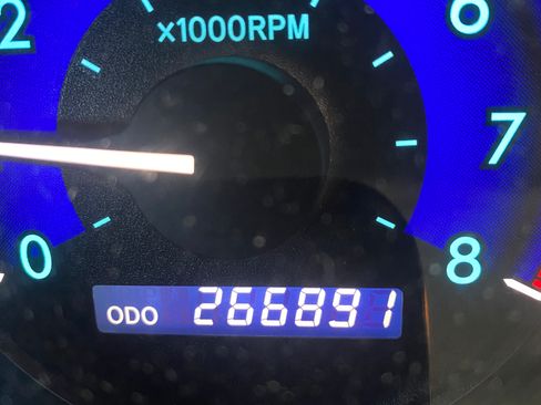 Used 2010 Toyota Sienna XLE image 10