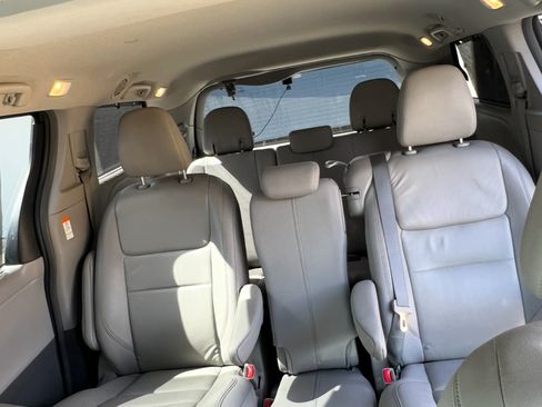 Used 2018 Toyota Sienna XLE w/ XLE Navigation Package image 6