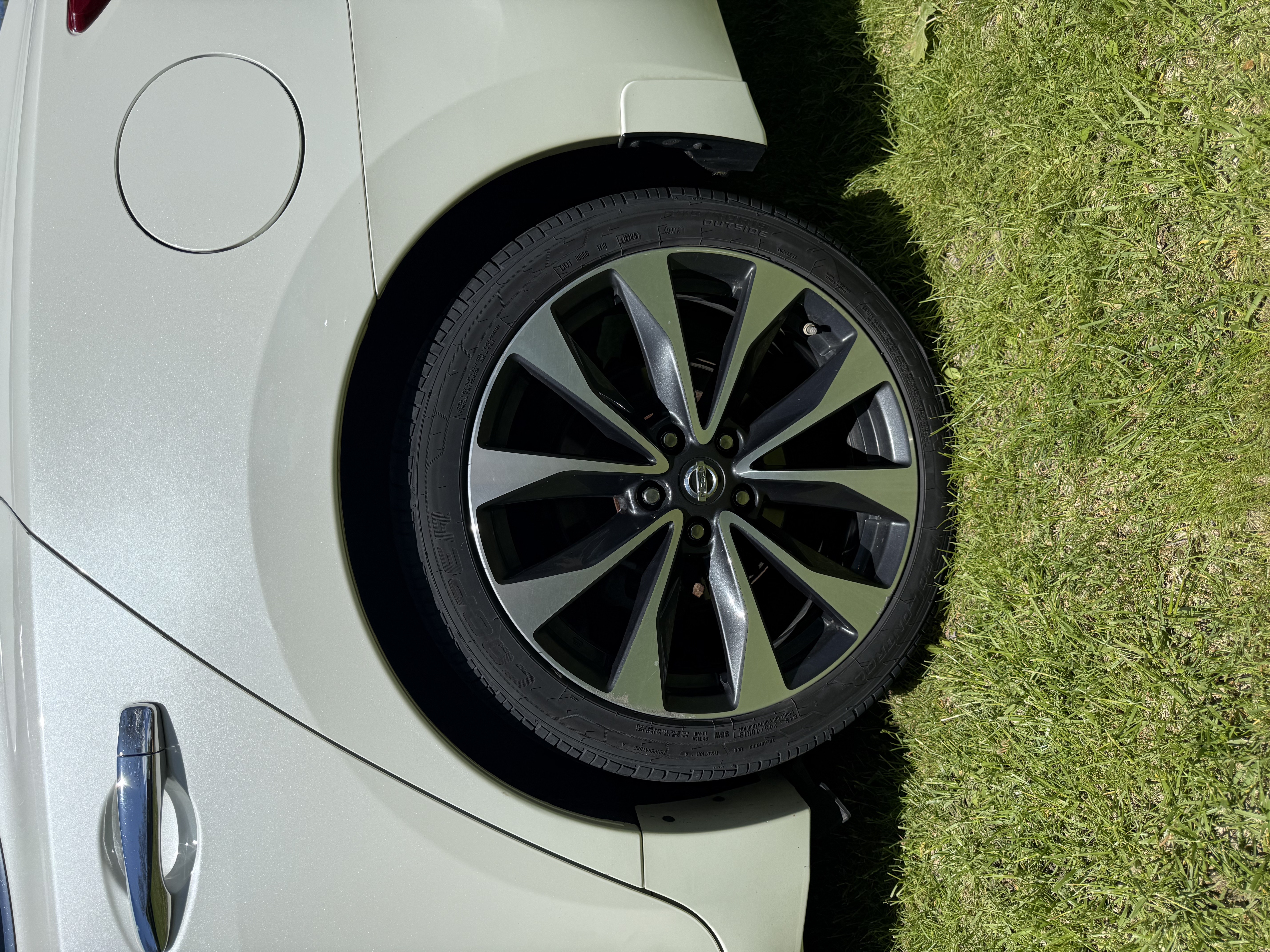 Used 2017 Nissan Maxima SR FWD image 9