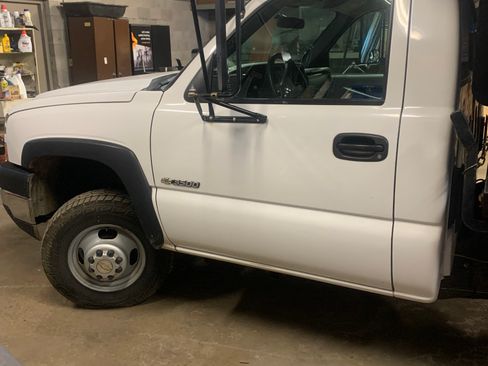 Used 2006 Chevrolet Silverado 3500 4x4 Regular Cab w/ Snow Plow Prep Package image 14