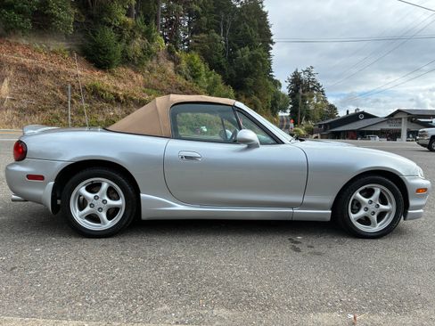 Used 1999 MAZDA MX-5 Miata RWD image 9