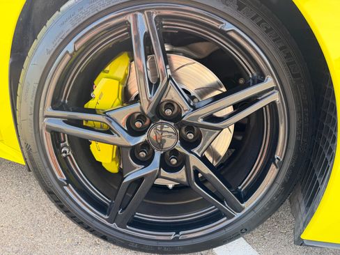 Used 2021 Chevrolet Corvette Stingray Premium Cpe w/ Z51 Performance Package image 9