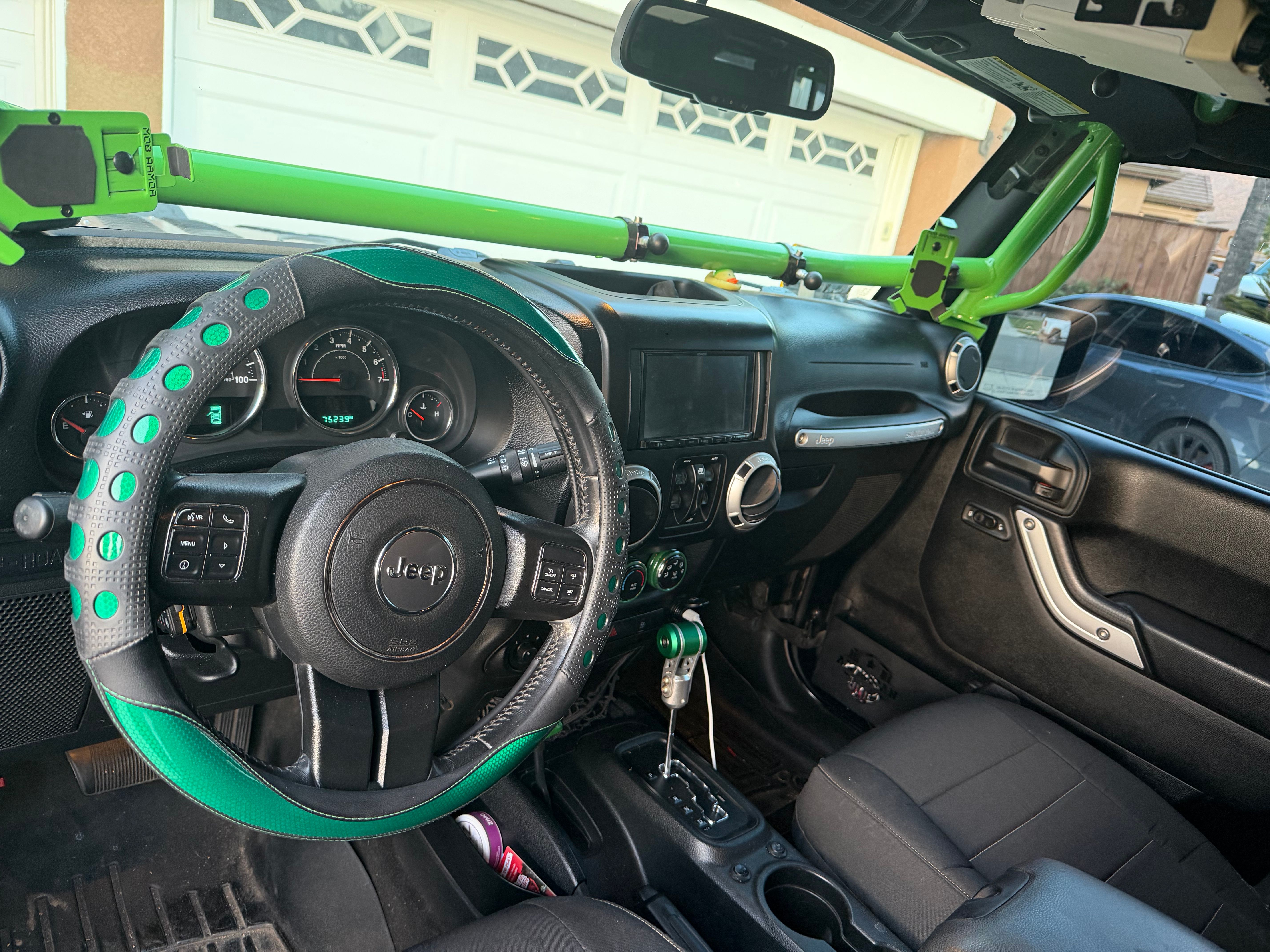 Used 2017 Jeep Wrangler Unlimited Rubicon w/ Connectivity Group AWD/4WD image 6
