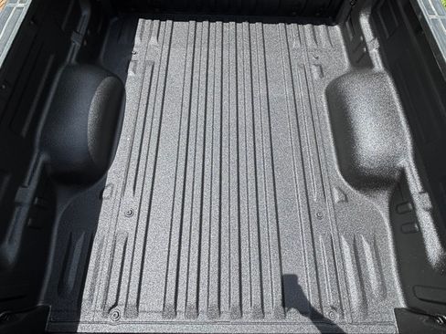 Used 2017 Toyota Tundra SR5 image 4