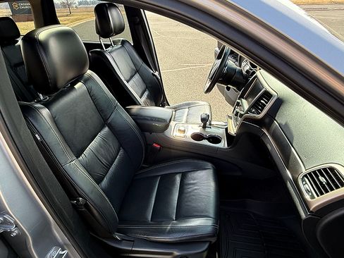 Used 2015 Jeep Grand Cherokee Limited w/ Trailer Tow Group IV image 10