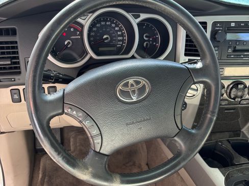 Used 2005 Toyota 4Runner Limited image 12