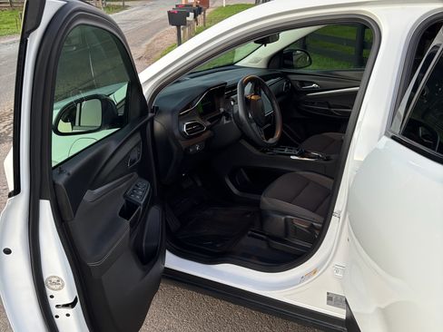 Used 2023 Chevrolet Bolt EUV LT w/ Redline Edition image 13