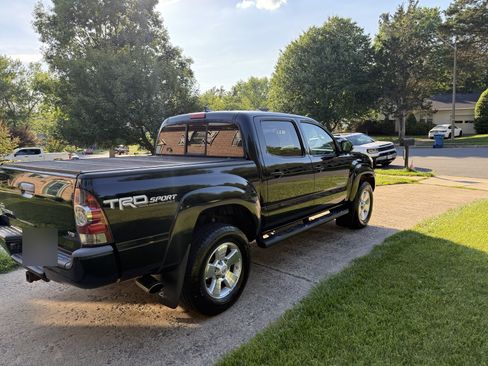Used 2015 Toyota Tacoma 4x4 Double Cab w/ TRD Sport Package image 5