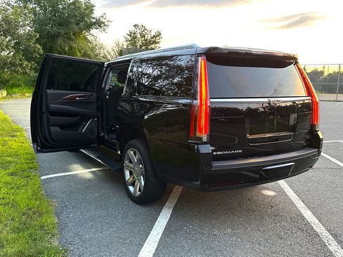 Used 2017 Cadillac Escalade ESV Premium Luxury AWD/4WD image 8