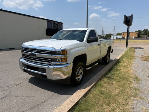 Used 2018 Chevrolet Silverado 2500 W/T w/ Snow Plow Prep Package AWD/4WD image 2