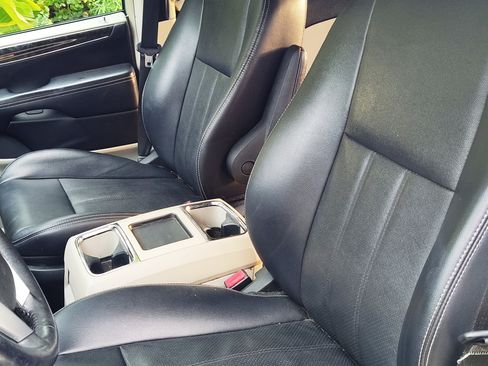 Used 2012 Chrysler Town & Country Touring w/ Entertainment Group #1 image 16