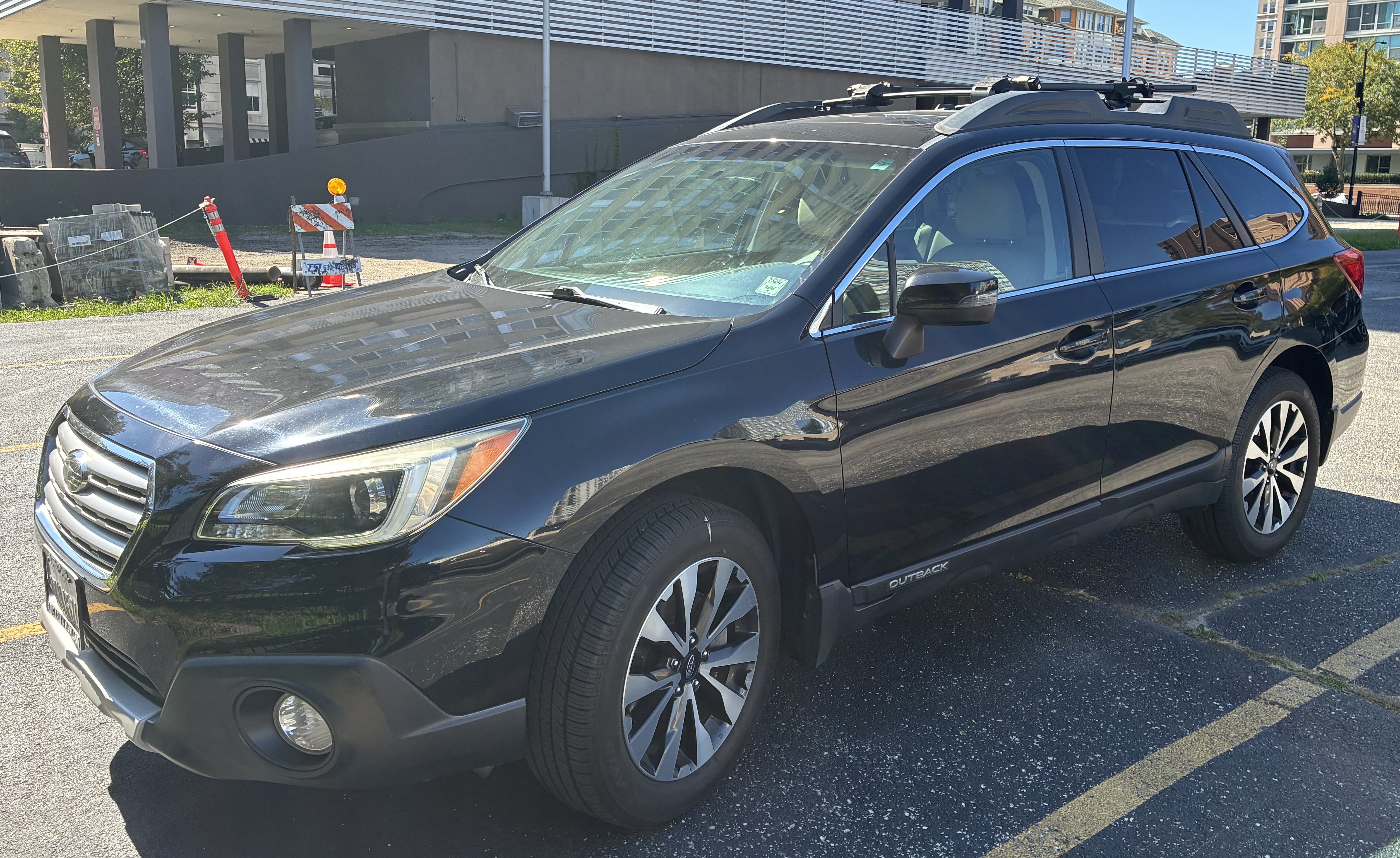 Used 2016 Subaru Outback 2.5i Limited AWD/4WD image 2