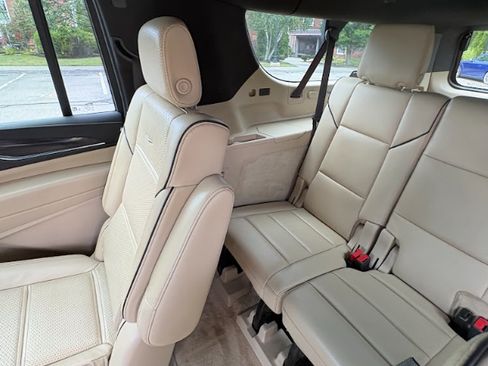 Used 2023 Cadillac Escalade ESV Premium Luxury w/ LPO, Radiant Package AWD/4WD image 17