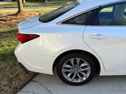Used 2020 Toyota Avalon XLE image 11
