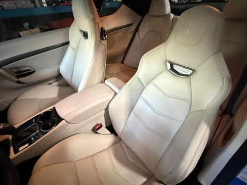 Used 2016 Maserati GranTurismo Sport image 3