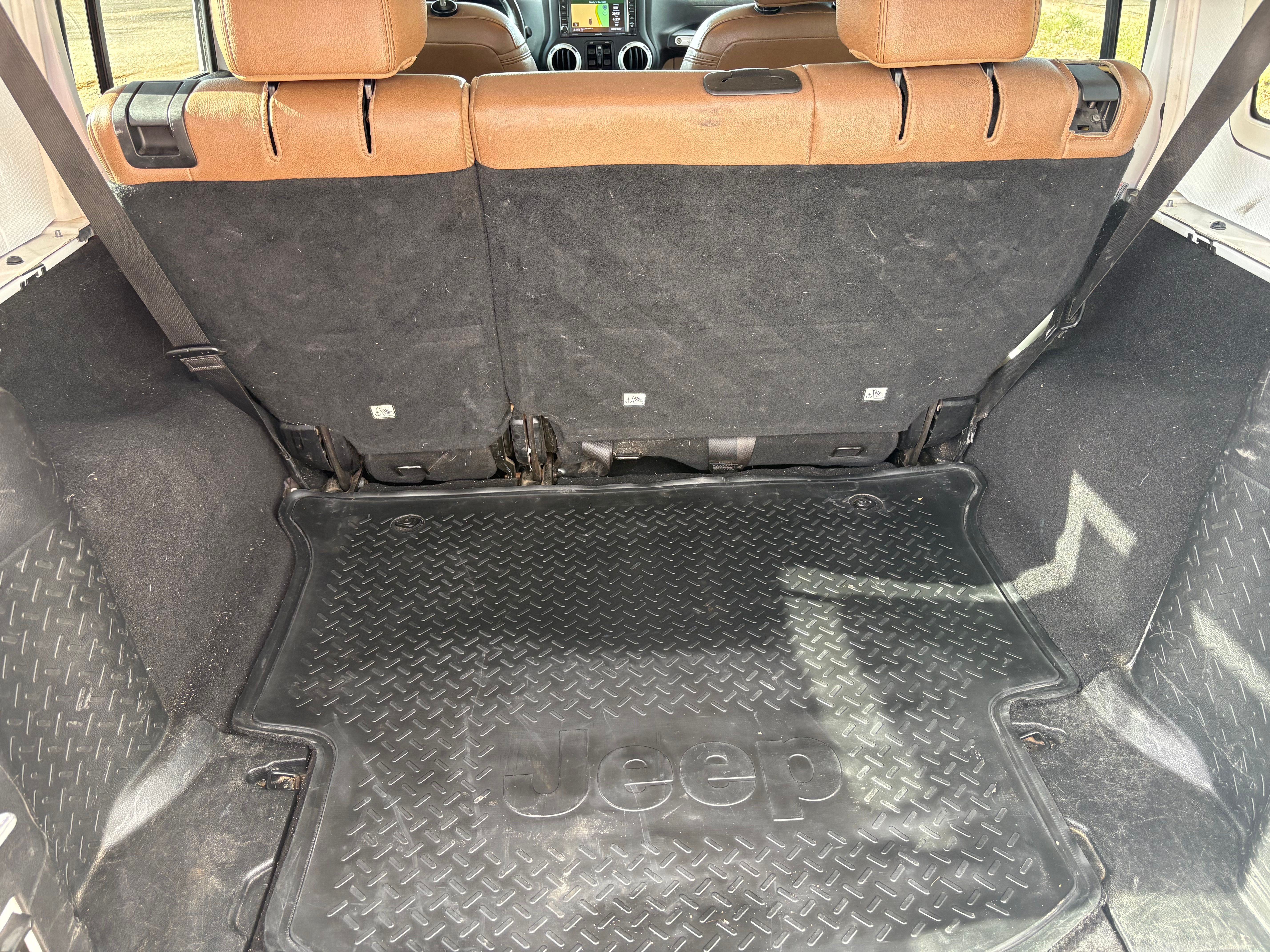 Used 2015 Jeep Wrangler Unlimited Rubicon w/ Connectivity Group AWD/4WD image 24