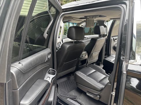 Used 2017 Chevrolet Suburban LT image 11