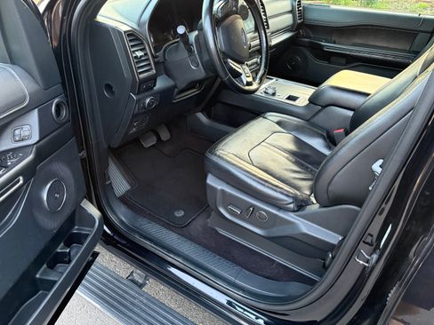 Used 2021 Ford Expedition Max Limited RWD image 2