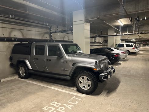 Used 2020 Jeep Gladiator Overland image 6