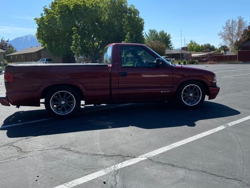 Used 2001 Chevrolet S10 Pickup LS w/ Preferred Equipment Group RWD image 11
