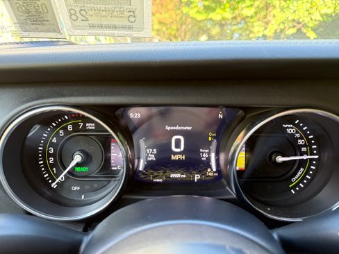 Used 2022 Jeep Wrangler Unlimited Sahara AWD/4WD image 14