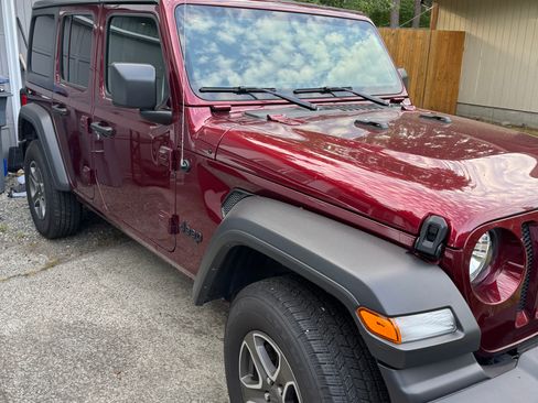 Used 2022 Jeep Wrangler Unlimited Sport AWD/4WD image 4