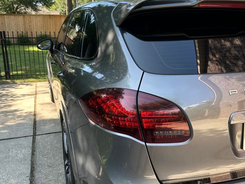 Used 2014 Porsche Cayenne GTS AWD/4WD image 17