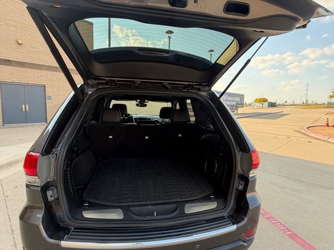 Used 2018 Jeep Grand Cherokee Limited w/ Luxury Group II AWD/4WD image 19