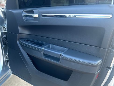 Used 2009 Chrysler 300 SRT8 w/ SRT Option Group II RWD image 17