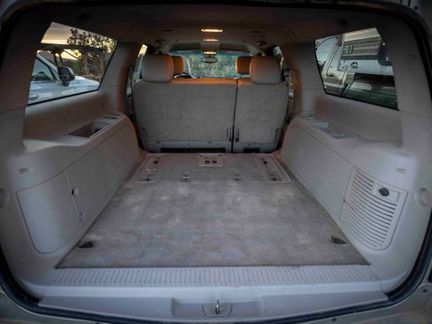 Used 2013 Chevrolet Suburban LT image 20