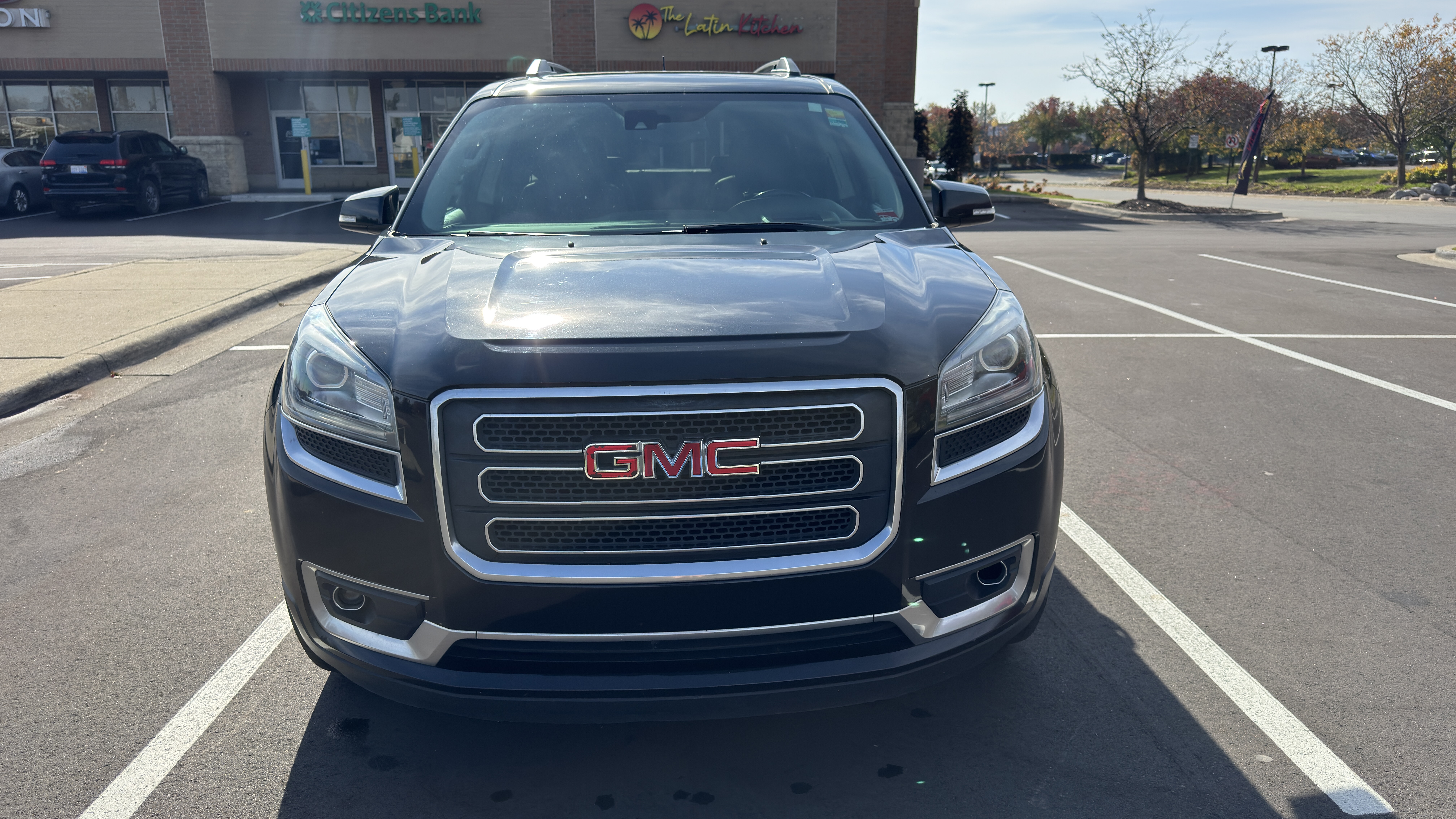 Used 2014 GMC Acadia SLT w/ Technology Package AWD/4WD image 2