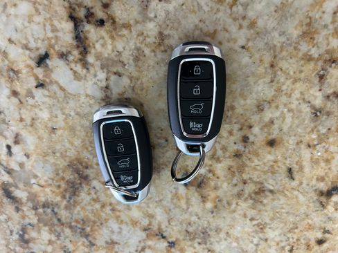 Used 2019 Hyundai Santa Fe Limited image 15