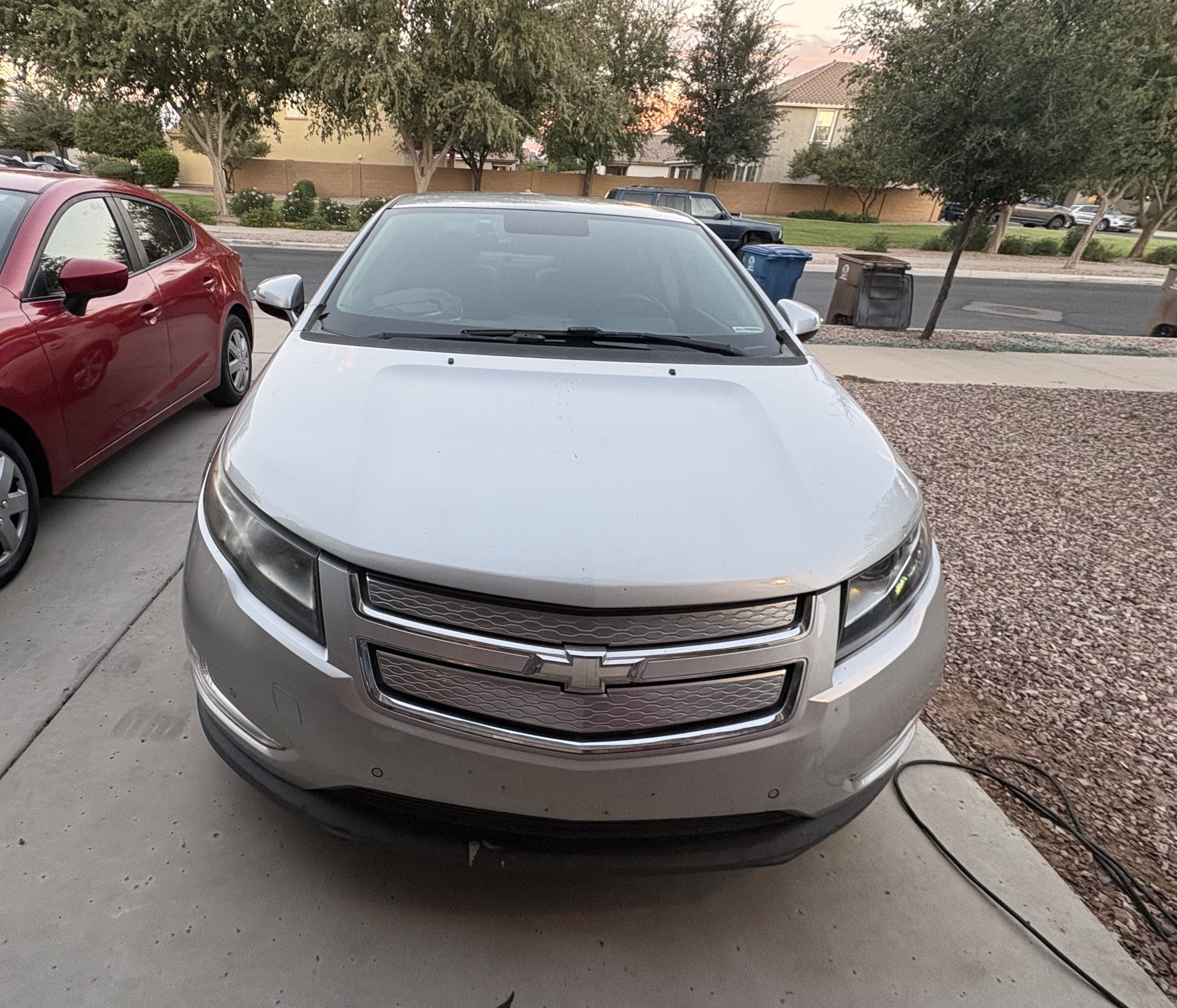 Used 2014 Chevrolet Volt Premium w/ Premium Trim Package FWD image 2