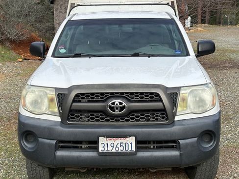 Used 2011 Toyota Tacoma 2WD Regular Cab image 6