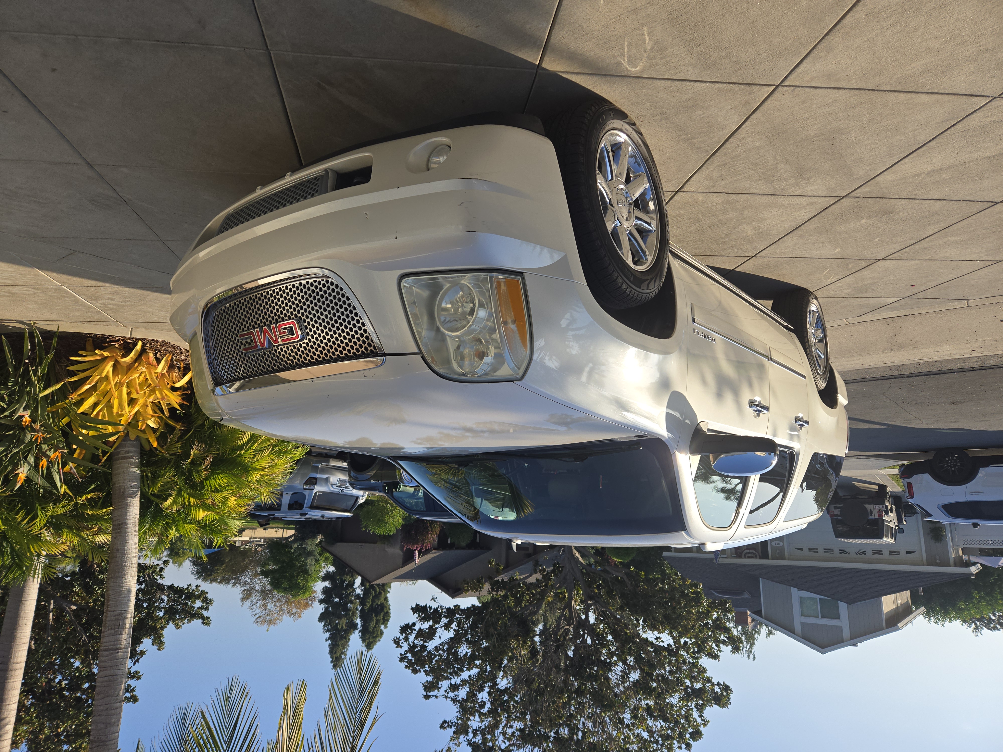 Used 2013 GMC Yukon XL Denali AWD/4WD image 6