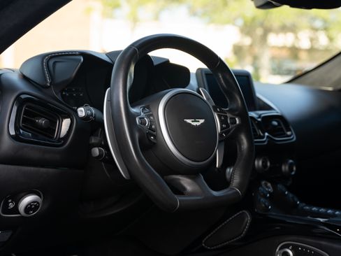 Used 2019 Aston Martin V8 Vantage Coupe RWD image 15